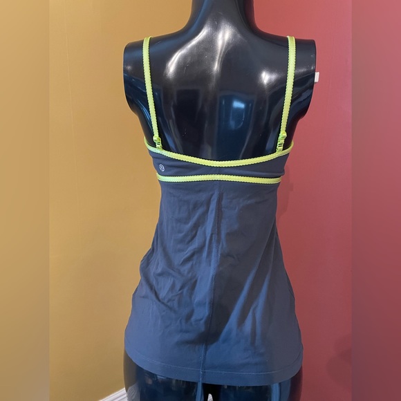 Women’s Lululemon Tank ( 6 ) - Picture 2 of 4
